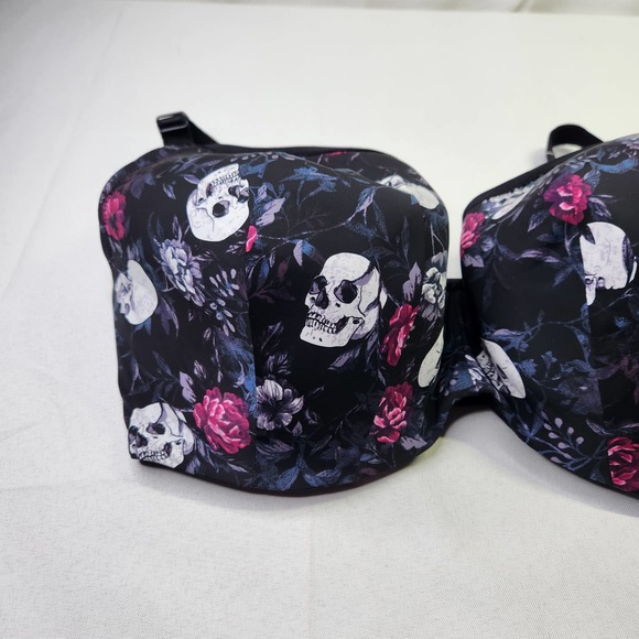 Torrid Curve Skull Roses Full Coverage Lightly Lined Balconette Bra Size 40H - Picture 2 of 6